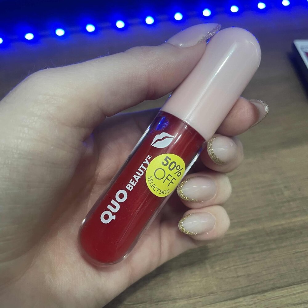 Plumping lip gloss